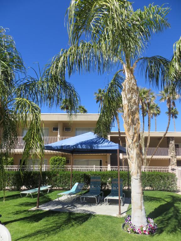 Days Inn By Wyndham Palm Springs Exterior photo